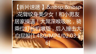 商场女厕全景厕拍美女姐姐尿尿 弟弟凑过来要看她的逼长什么样姐姐生气了