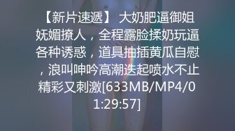 破解家庭网络摄像头监控偷拍刚才外面回来的小媳妇被老公硬生生的拉到厨房的沙发上干炮