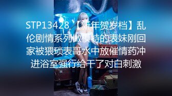 18岁美少女，清纯外表苗条身材，道具自慰嫩穴表情很享受